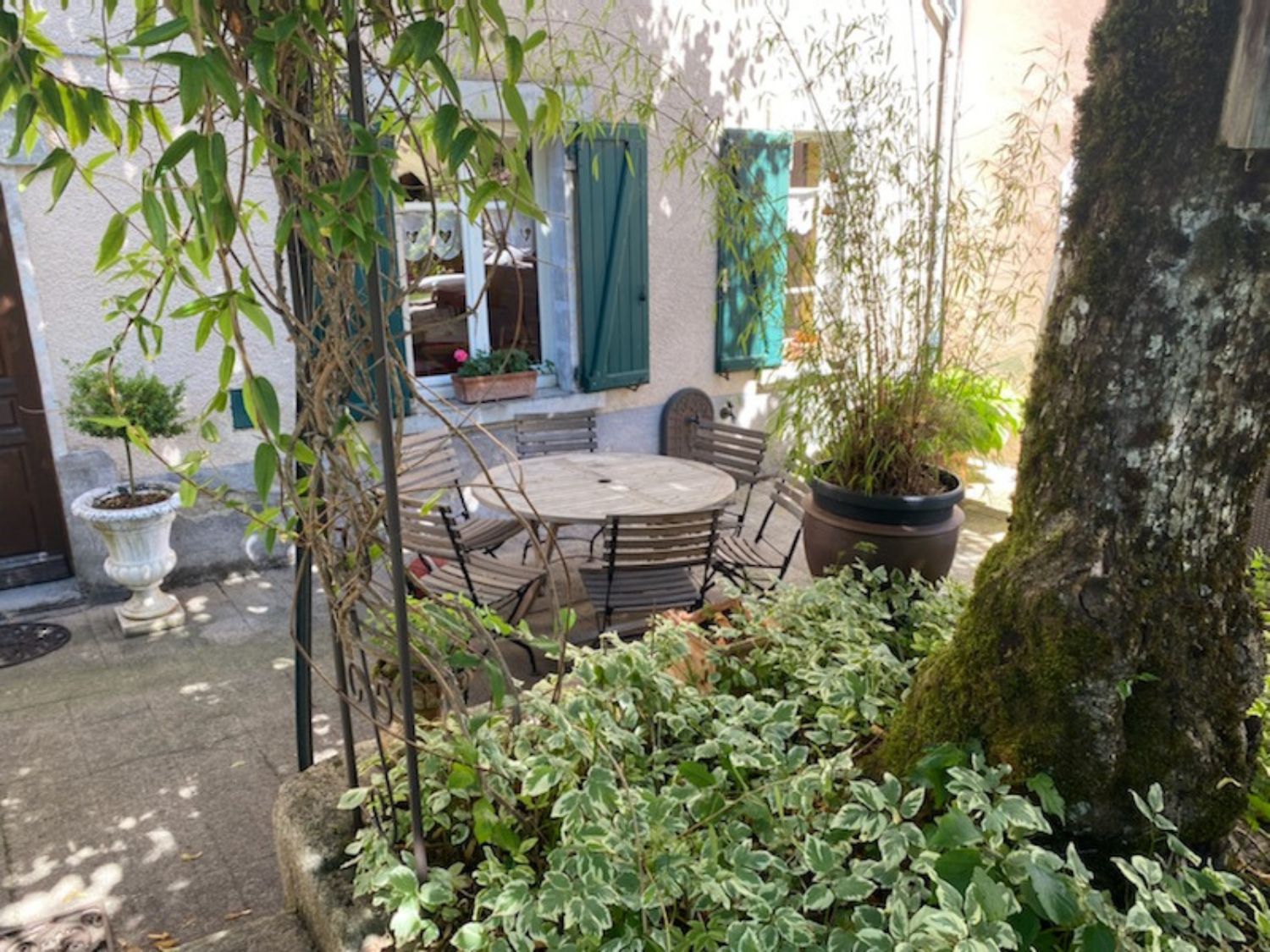 Jardin Gîte Le Sapin Bleu jardin gite vacances auvergne